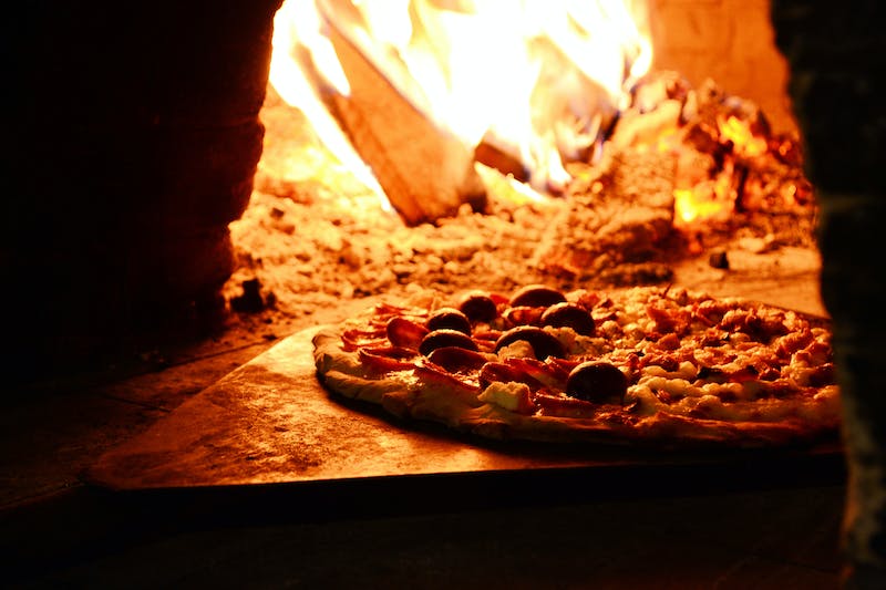 how hot is a pizza oven